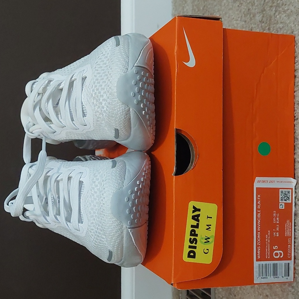 Womens size 9.5 Nike Zoomx Invincible Run FK. White and Gray.